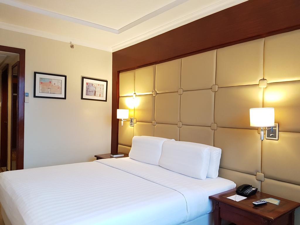 Cebu Parklane International Hotel Buitenkant foto